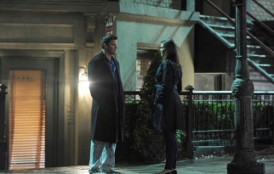 Brennan (Emily Deschanel, R) drops a bombshell on Booth (David Boreanaz, L)