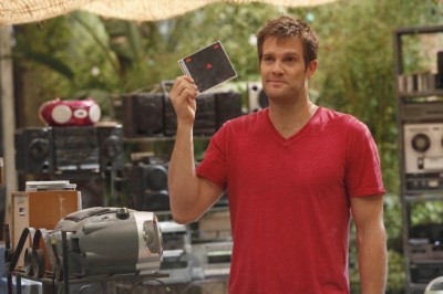 Walter (Geoff Stults) evaluates a piece of evidence in the most unusual way