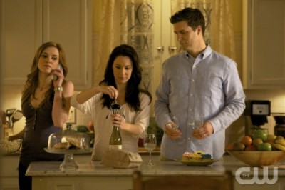 Jenna and the Gilbert parents come back for an important reason.