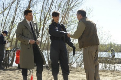 Bones-ep618_FeetontheBeachon-sc4_0112