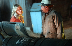 JUSTIFED: Episode 3: HARLAN ROULETTE: (Airs Jan. 31, 10:00PM e/p). Pictured L-R: Joelle Carter and Mykelti Williamson. CR: Prashant Gupta / FX