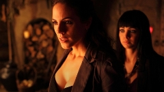 Lost Girl_s2_e204_03_Bo and Kenzi BFFs