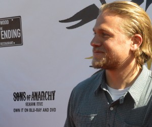 Fan pandemonium erupted as Charlie Hunnam walked the red carpet.