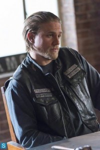 Jax makes a difficult decision that impacts heavily the two most important women in his life: Tara and Gemma.