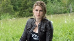 Lexie can't kill Nathan to end the troubles because she doesn't love him...