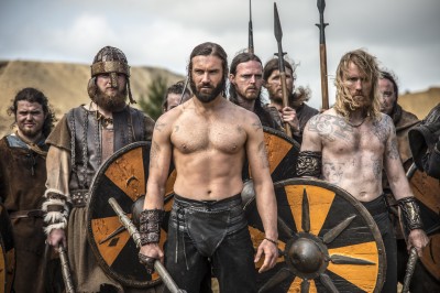 Rollo (Clive Standen, third from left) prepares for battle with Jarl Borg (Thorbjorn Harr, far right) against his brother Ragnar who has allied with King Horik. Photo credit: Bernard Walsh/HISTORY