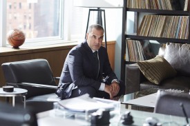 Louis (Rick Hoffman) trying to fix his mess. 