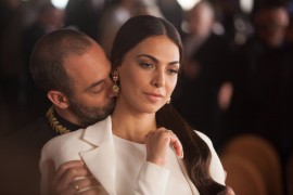 Jamal thinks he can seduce Leila into going to the Maldives but she's not so willing to give up the power of a royal life.