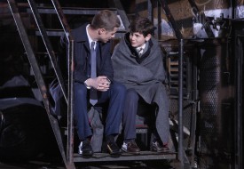 James Gordon (Ben McKenzie) meeting Bruce Wayne (David Mazouz)