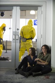 Keen and Navabi having a heart to heart.