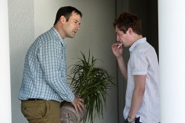 Amanda's father Jason and Lip find out they share a common passion. It's true; plant stands make great hiding places.