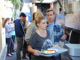 Comedians-Ep101_ComeToTheHouse-ScVarious_0549d_hires1