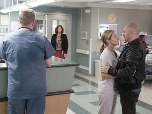 Don't you just love Jackie and Eddie kissing in front of Gloria? 