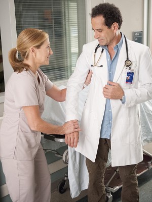 Jackie fixes Prince's dislocated shoulder after he attempts to revive a dead patient. 