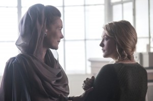 TYRANT -- "Mark of Cain" -- Episode 201 (Airs Tuesday, June 16, 10:00 pm e/p) Pictured: (l-r) Alice Krige as Amira, Jennifer Finnigan as Molly. CR: Kata Vermes/FX
