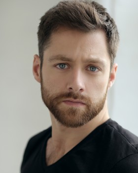 Richard Rankin as Roger Wakefield