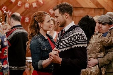 CHRISTMAS A LA MODE - Lifetime It's a Wonderful Lifetime holiday movie 2019