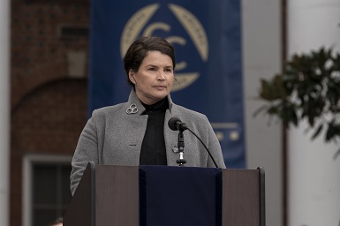 Julia Ormond - The Walking Dead World Beyond (2) - AMC