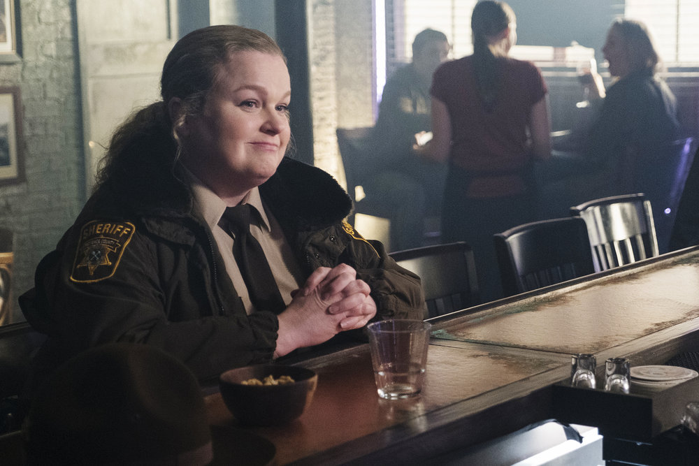 Resdient-Alien-S01-Ep.-04-Birds-of-A-Feather-002