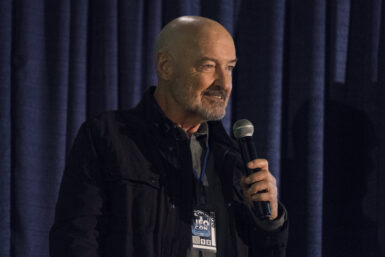 Resident Alien - S01. Ep. 9 Welcome Aliens - Syfy 003