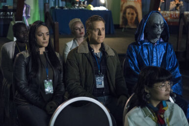 Resident Alien - S01. Ep. 9 Welcome Aliens - Syfy 001