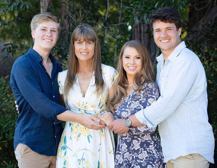 Crikey! It's the Irwins - Discovery+, Animal Planet