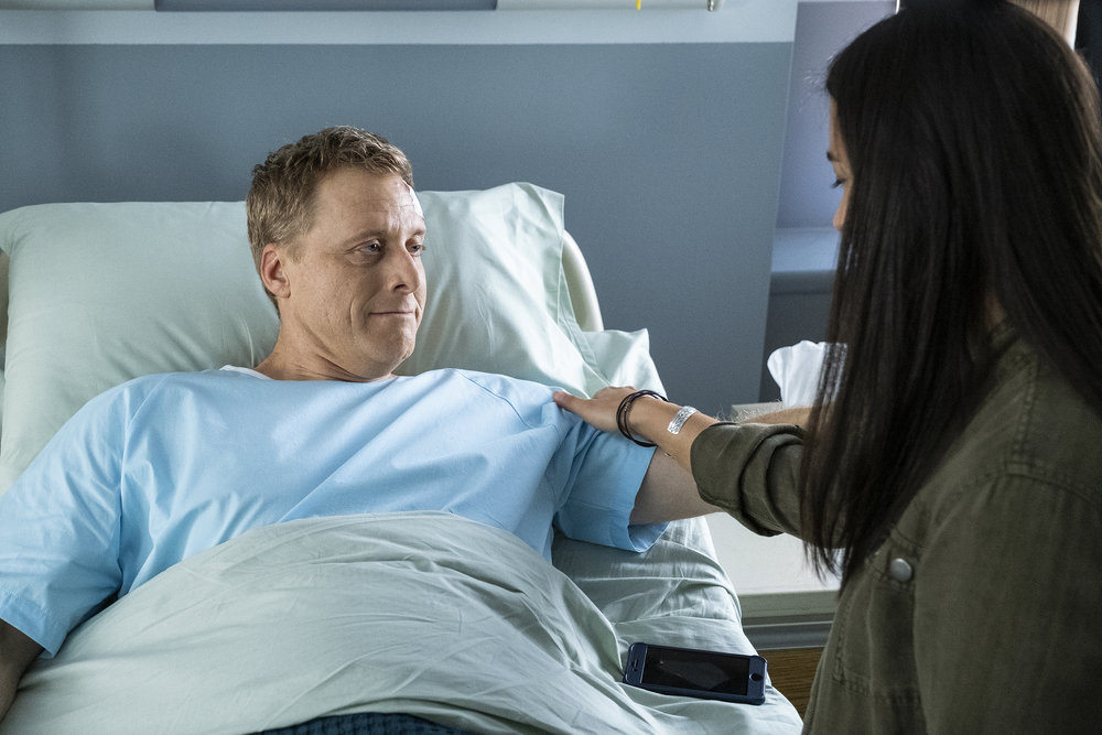 Resident Alien - Season 2 - Ep. 201 OLD FRIENDS - 001