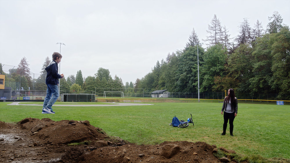 Resident Alien - Season 2 - Ep. 201 OLD FRIENDS - 002