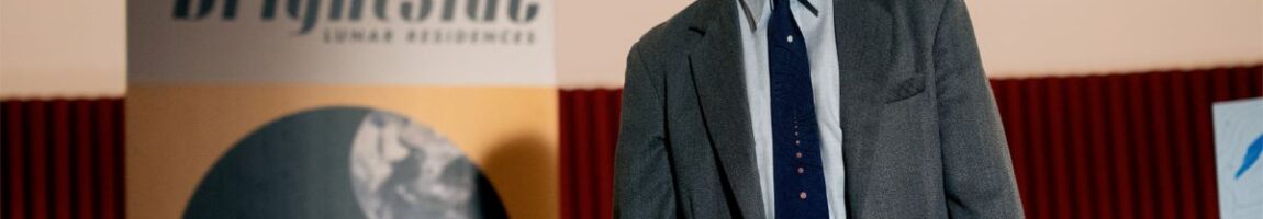 Episode 1. Billy Crudup in 