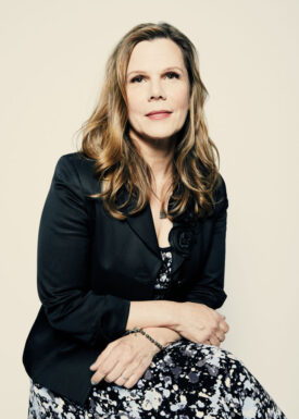 THREE WOMEN - STARZ 003